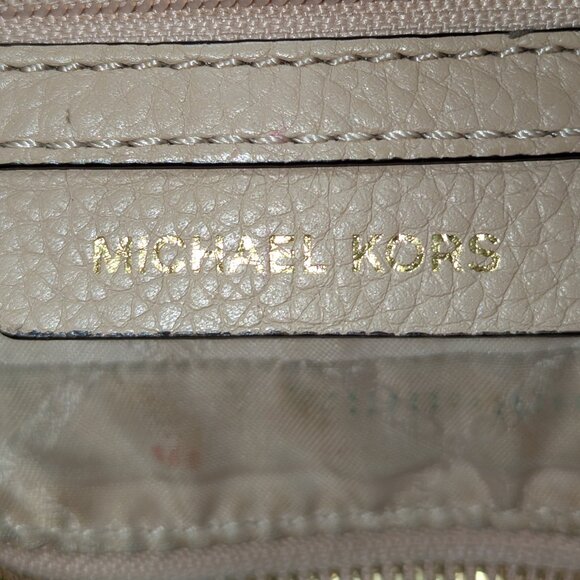 Michael Kors beige crossbody bag, EUC! Very cool strap! - Picture 2 of 5